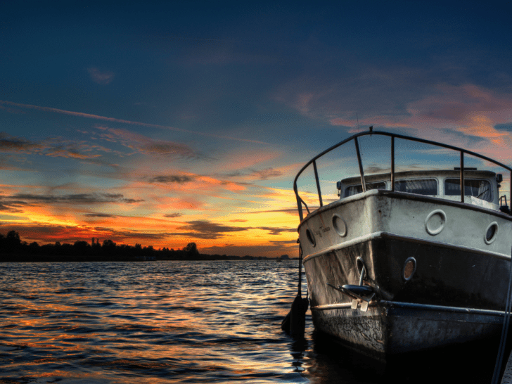 The Ultimate Guide to Planning a Romantic Dinner on a Boat: Tips and Tricks for a Memorable Evening