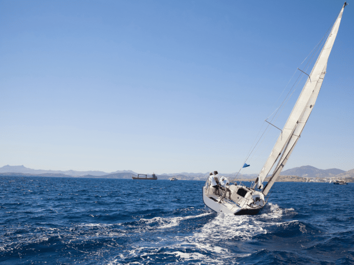 The Pros and Cons of Different Boat Sail Types: A Comprehensive Guide